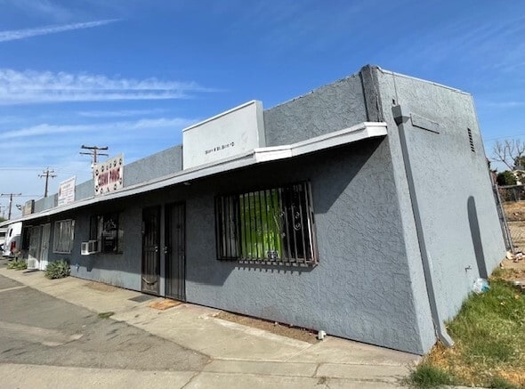 More Photos Of 800 S H St, Bakersfield Freestanding For Sale