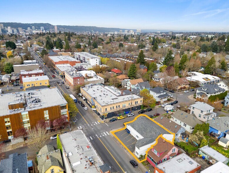 More Photos Of 3511 SE Belmont St, Portland Freestanding For Sale