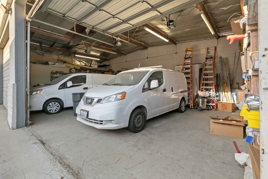 More Photos Of 11170-11172 Penrose St, Sun Valley Warehouse For Lease