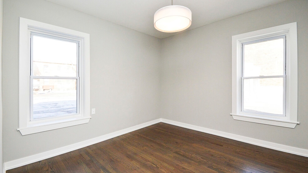 More Photos Of 3124 N Broadway, Chicago Storefront Retail Residential For Sale