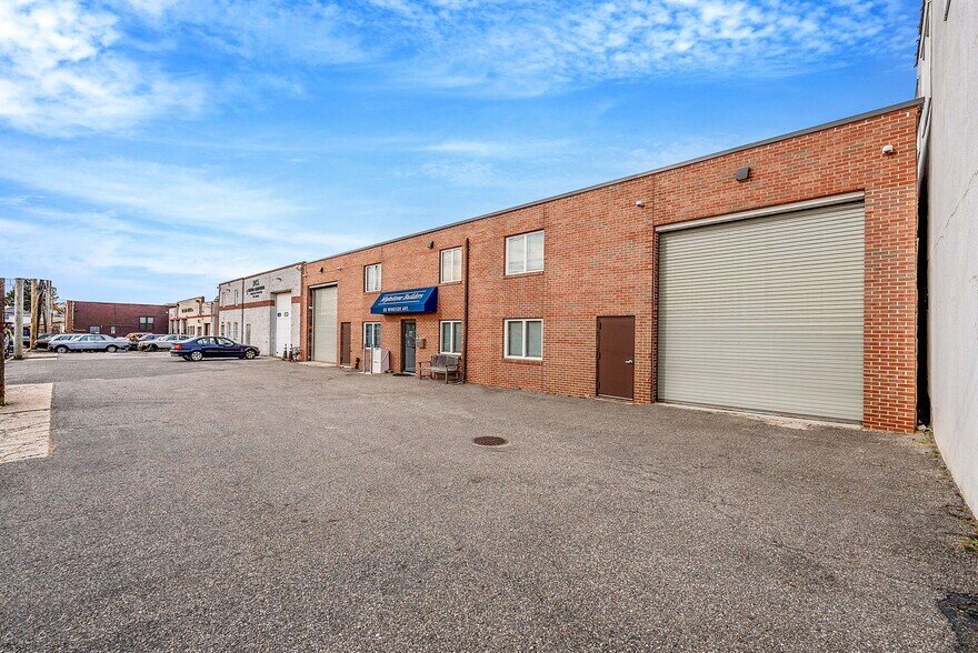 More Photos Of 88 Windsor Ave, Mineola Warehouse For Sale