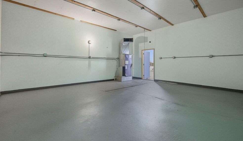 More Photos Of 3905 32nd St, Port Huron Showroom For Sale
