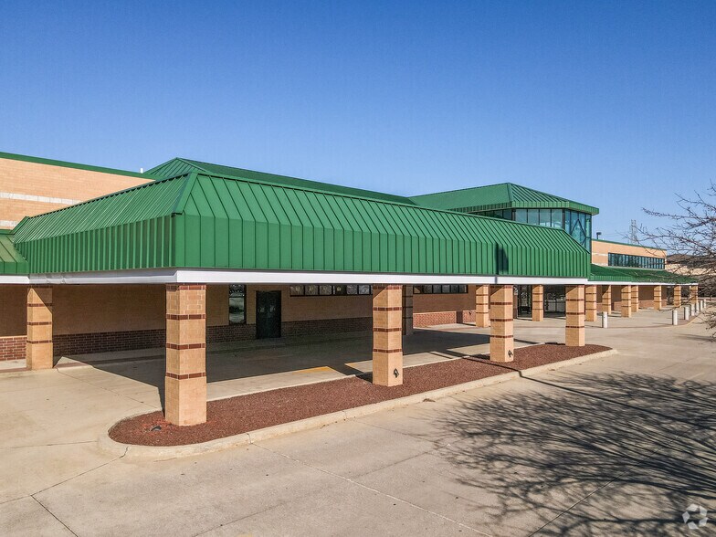 More Photos Of 5440 NW 86th St, Johnston Supermarket For Lease