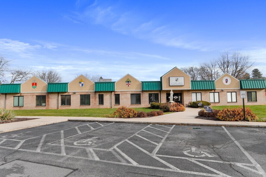 More Photos Of 18614 Crestwood Dr, Hagerstown Schools For Lease