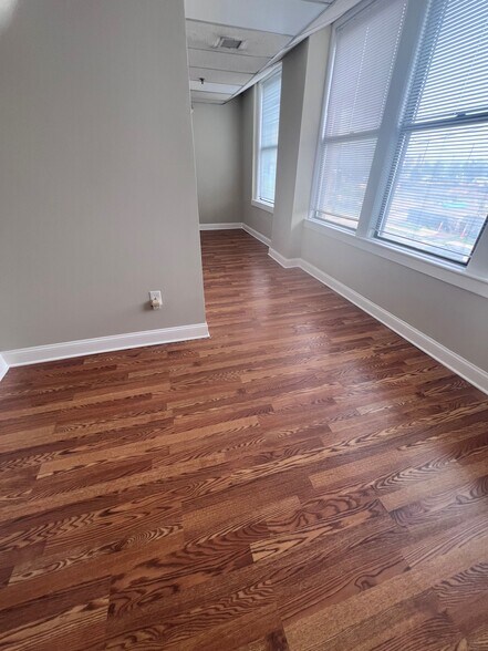 More Photos Of 32 Noble St, Newark Warehouse For Lease
