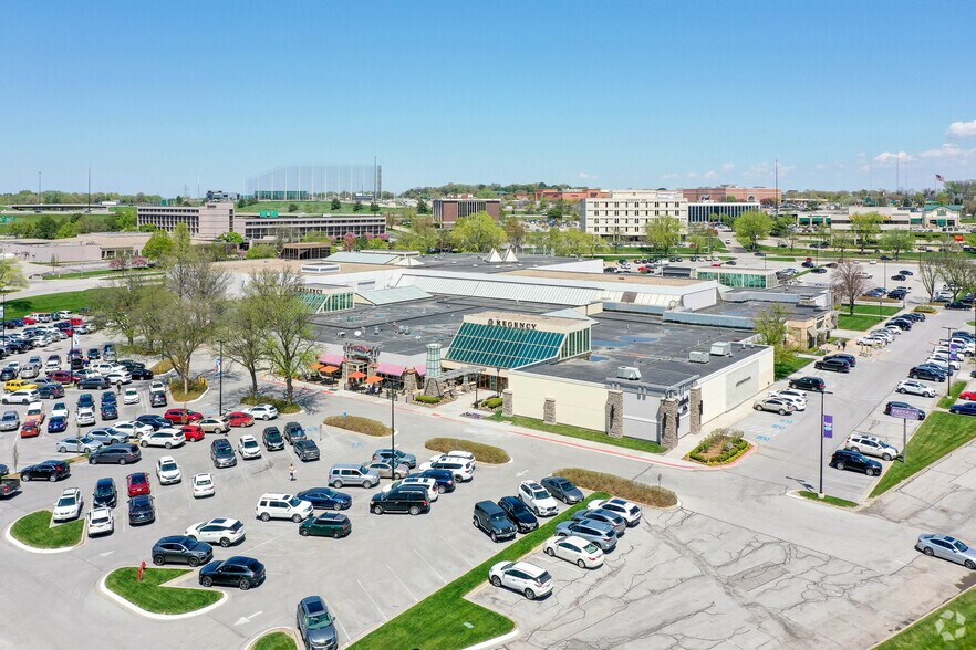 More Photos Of 120 Regency Pky, Omaha Unknown For Lease