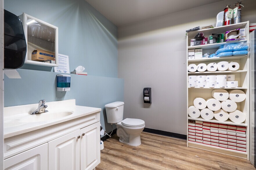 More Photos Of 2711 50 Av, Lloydminster Industrial For Sale