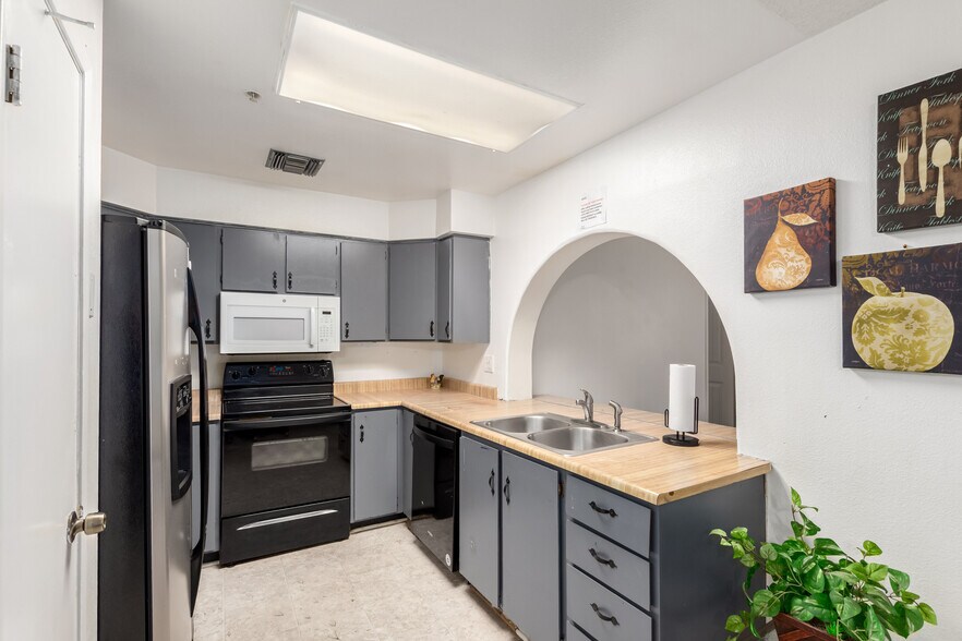 More Photos Of 10227 N 56th Dr, Glendale Assisted Living For Sale