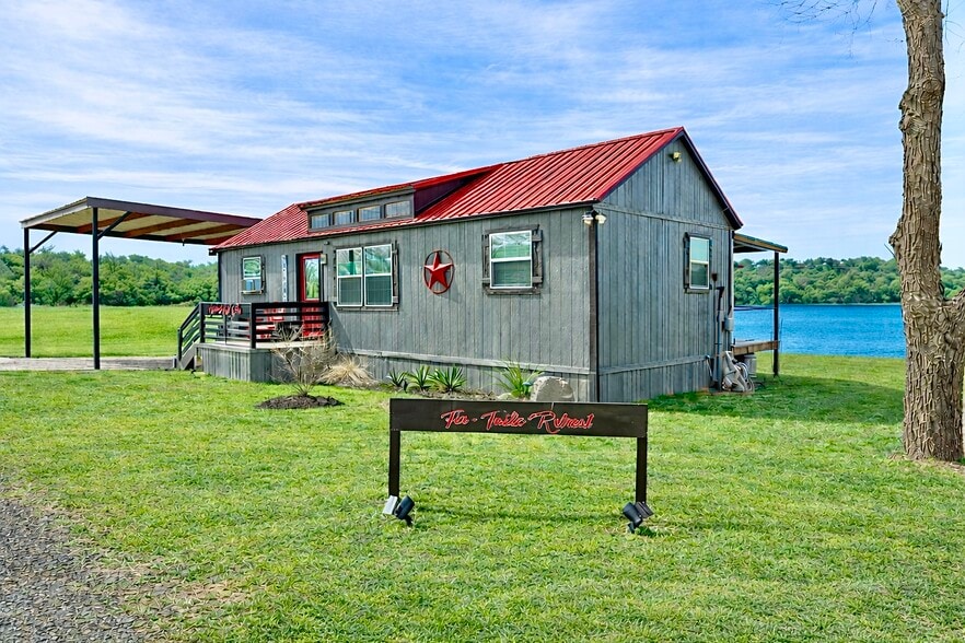 More Photos Of 2013 Bedford Ct, Weatherford Hospitality For Sale