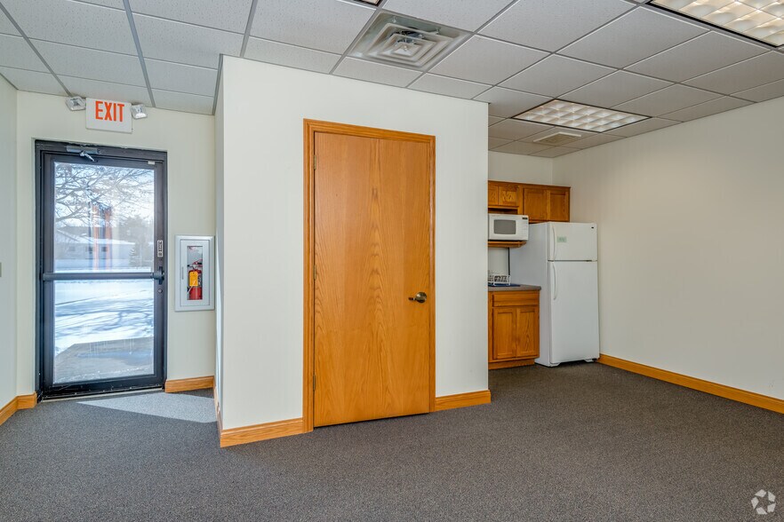 More Photos Of 119 N McCarthy Rd, Appleton Office For Lease
