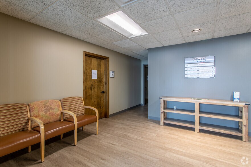 More Photos Of 7901-7909 Schatz Pointe Dr, Centerville Medical For Lease