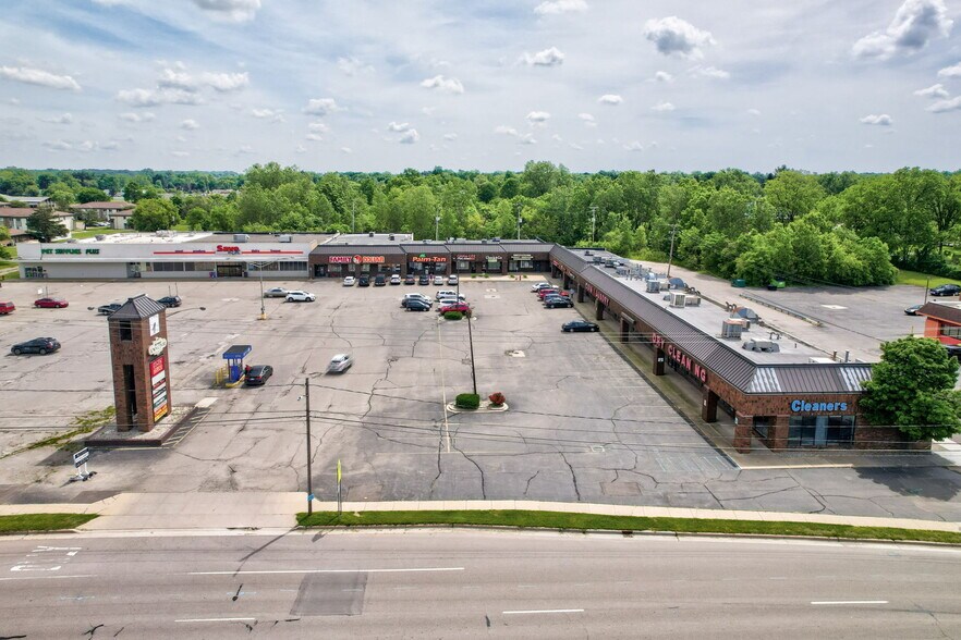 More Photos Of 11956-11972 N Saginaw St, Mount Morris General Retail For Sale