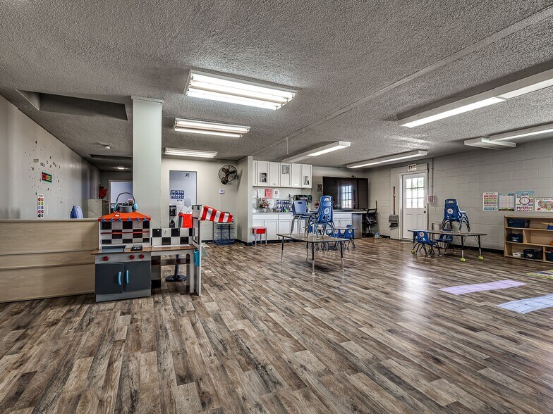 More Photos Of 3838 State St, Bartlesville Office For Sale