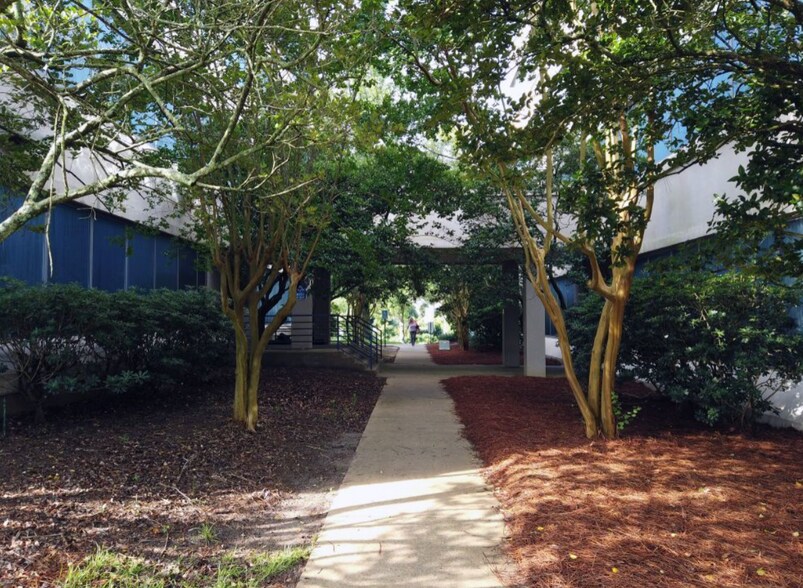 More Photos Of 1203 Governors Square Blvd, Tallahassee Office Residential For Lease