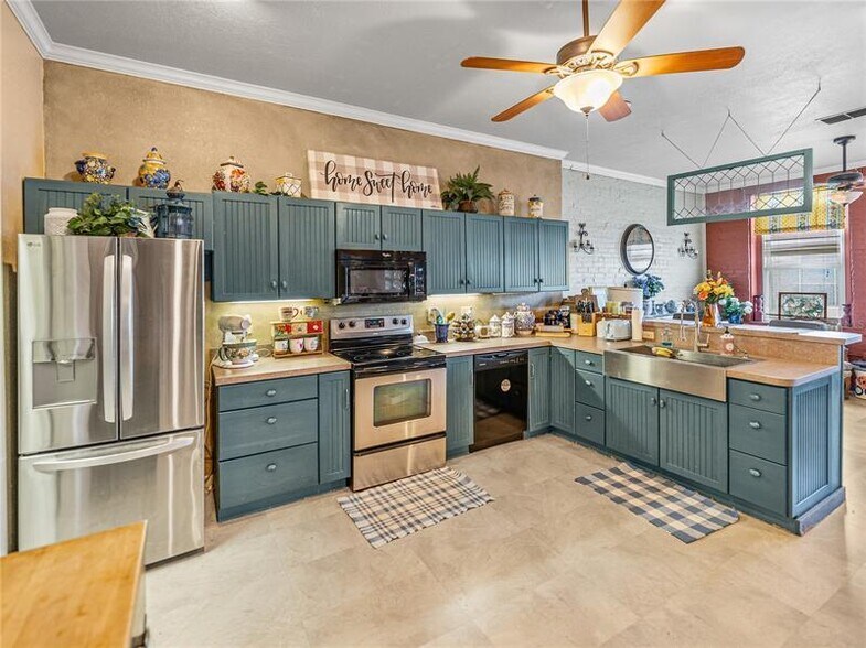 More Photos Of 135 S Central Ave, Bartow Storefront Retail Residential For Sale