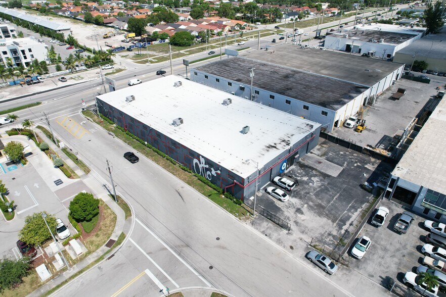 More Photos Of 7445 W 4th Ave, Hialeah Showroom For Sale
