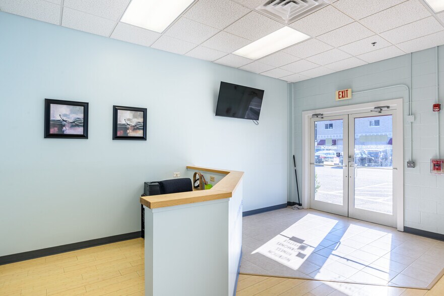 More Photos Of 100 Corporate Dr, Trumbull Office For Sale