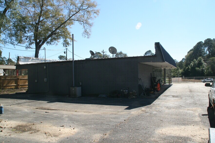 More Photos Of 1308 W Bluff St, Woodville Storefront Retail Office For Sale