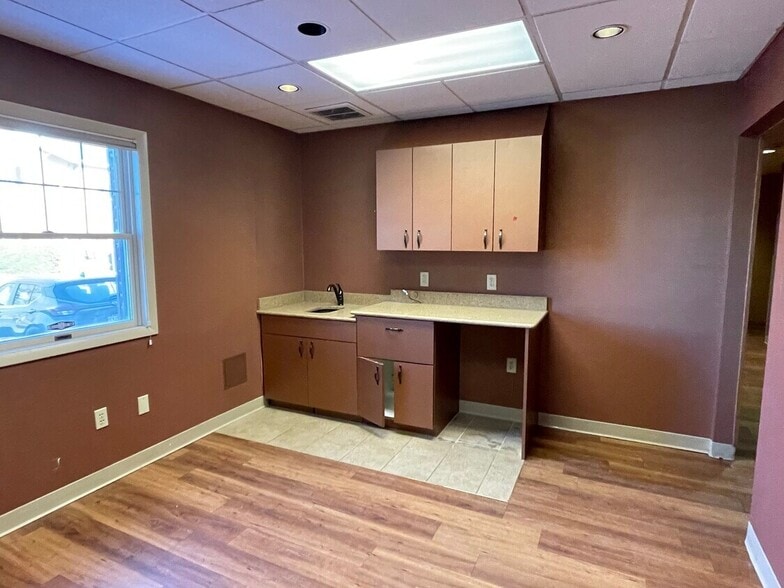 More Photos Of 11345 Pembrooke Sq, Waldorf Medical For Sale