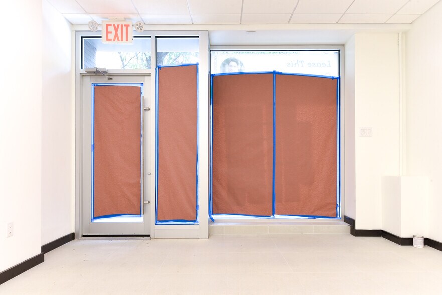 More Photos Of 92 Norman Ave, Brooklyn Storefront Retail Office For Lease