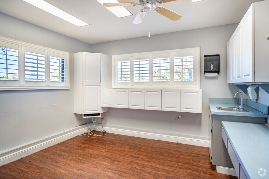 More Photos Of 1511 Indian Rocks Rd S, Largo Medical For Sale