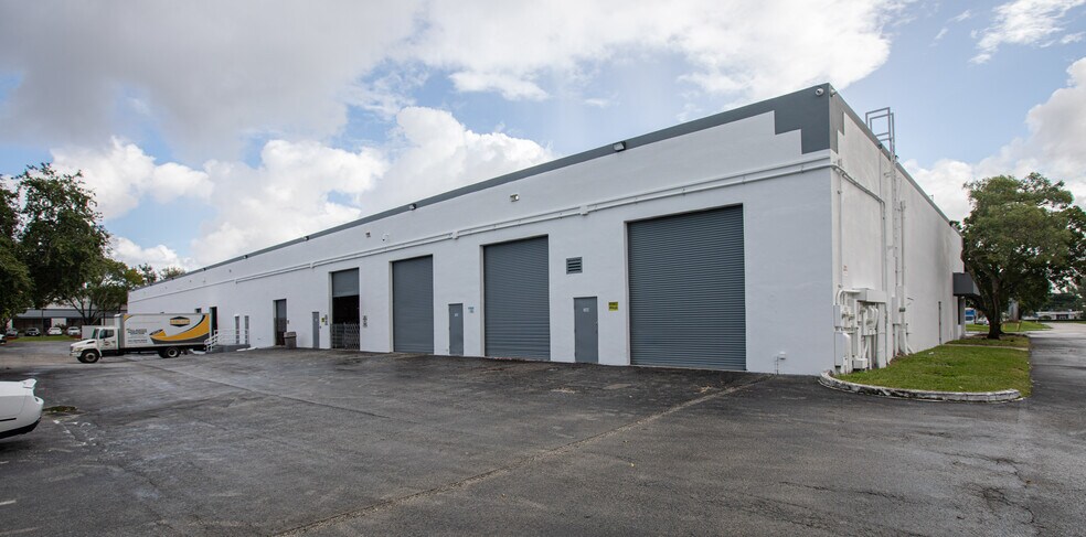 More Photos Of 3555-3569 NW 53rd Ct, Fort Lauderdale Unknown For Lease