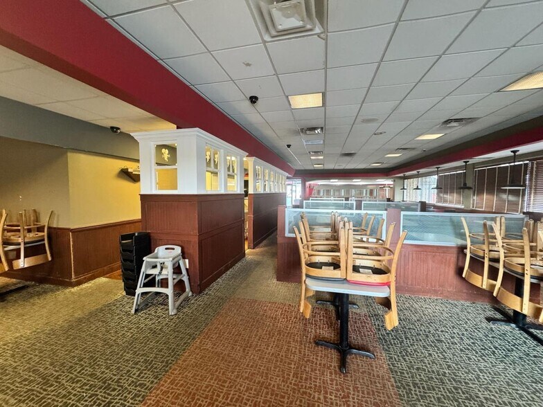 More Photos Of 1285 N High St, Hillsboro Restaurant For Sale