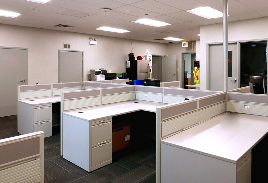 More Photos Of 1658 W Carroll Ave, Chicago Manufacturing For Lease