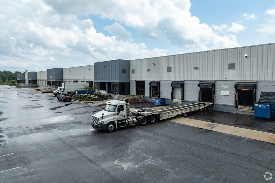 More Photos Of 9060 Junction Dr, Annapolis Junction Warehouse For Lease