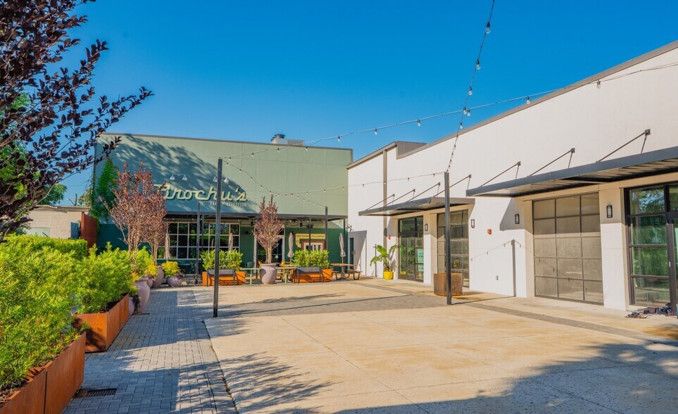 More Photos Of 2400 Bull St, Savannah Supermarket For Lease
