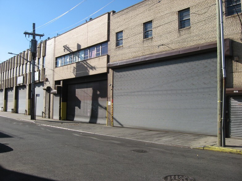 More Photos Of 16737 Porter Rd, Jamaica Warehouse For Lease