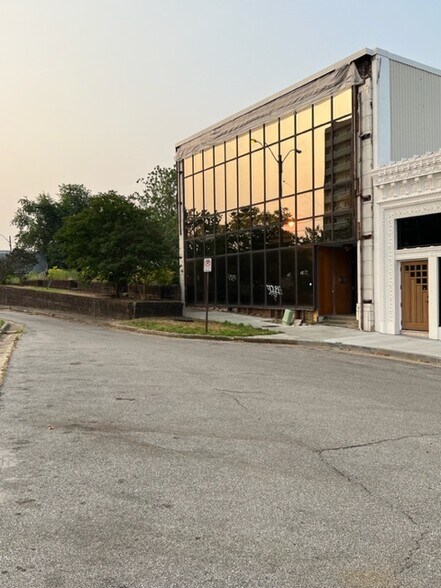 More Photos Of 433 Madison Ave, Memphis General Retail For Sale