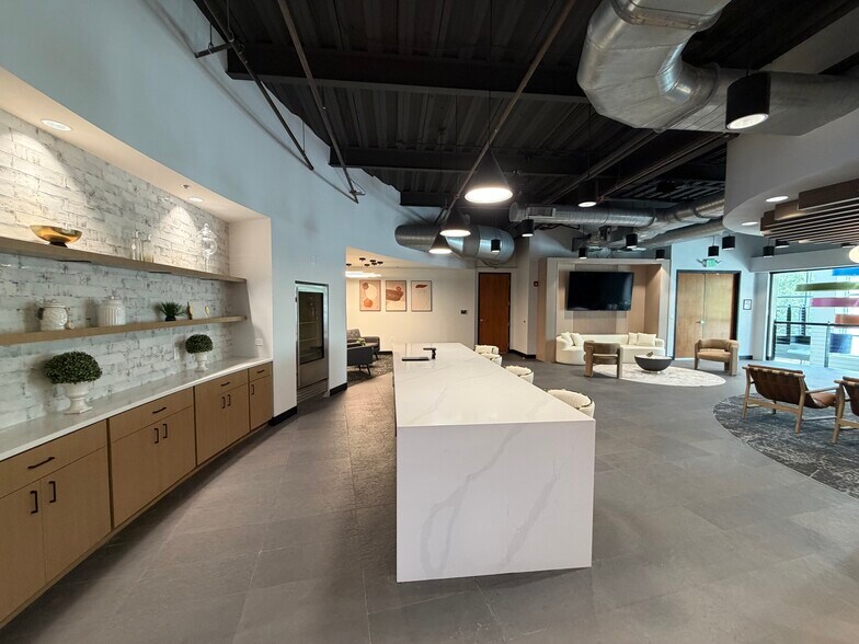 More Photos Of 429 S Keller Rd, Orlando Loft Creative Space For Lease
