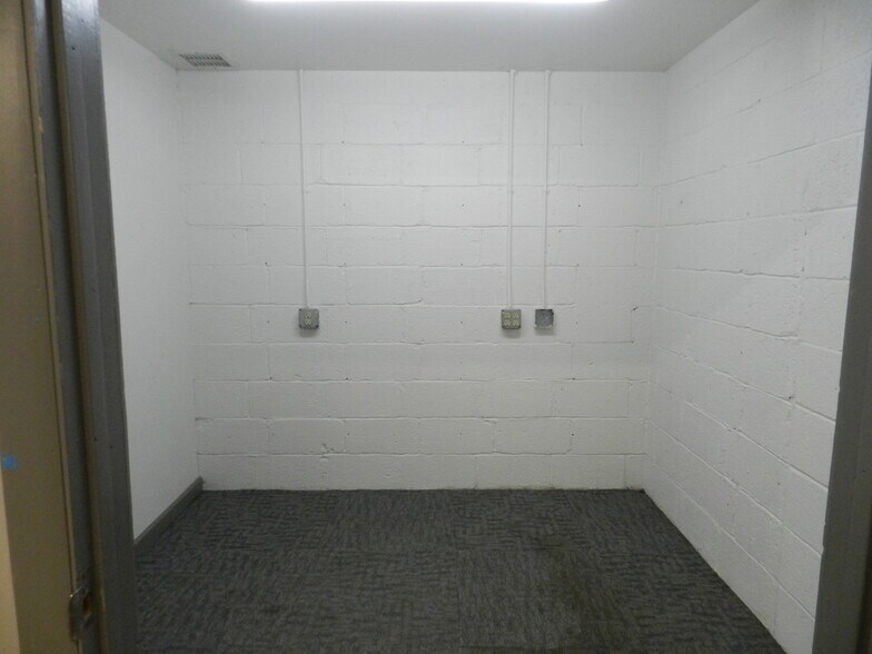 More Photos Of 202 E Main St, Montrose Storefront Retail Office For Lease