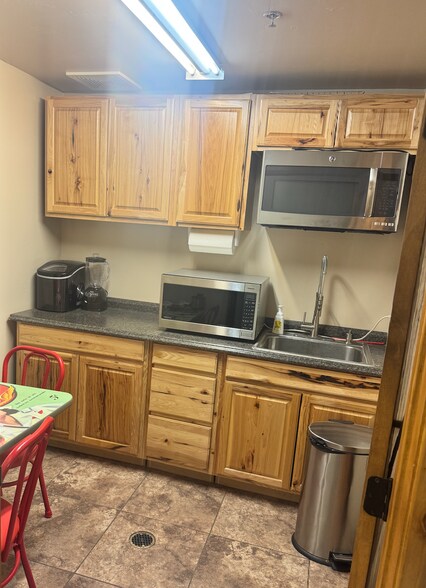 More Photos Of 393 E Riverside Dr, Saint George Loft Creative Space For Lease