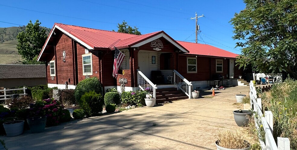 Primary Photo Of 319 N Sanders St, Chelan General Retail For Sale