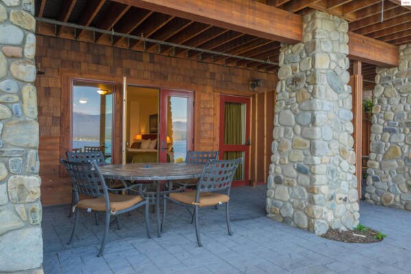 More Photos Of 51 Lakeshore Dr, Sagle Hotel For Sale