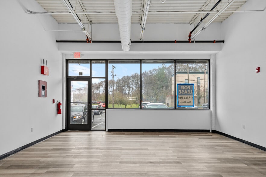 More Photos Of 34-44 Hamilton St, Saugus Freestanding For Lease