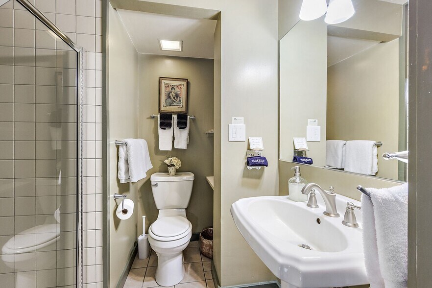 More Photos Of 455 N Oregon St, Jacksonville Hospitality For Sale