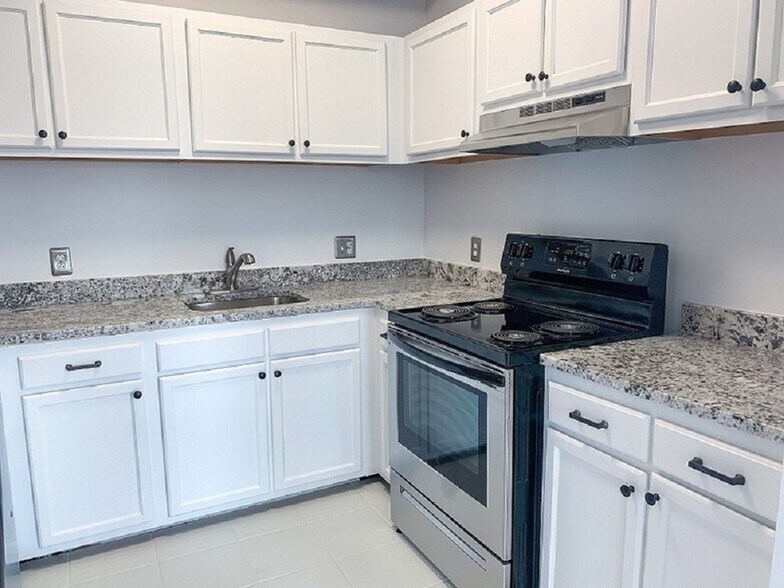 More Photos Of 2411 E Franklin St, Richmond Apartments For Lease