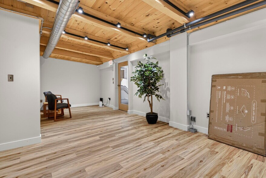 More Photos Of 1 Harris St, Newburyport Medical For Lease