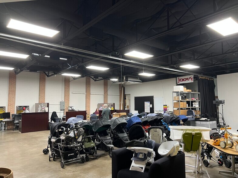 More Photos Of 2919 Canton St, Dallas Light Manufacturing For Sale