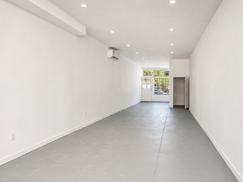 More Photos Of 14426 Friar St, Van Nuys Storefront For Sale