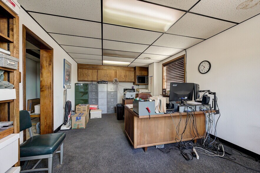 More Photos Of 515 Kings of Leon Ln, Oklahoma City Manufacturing For Sale