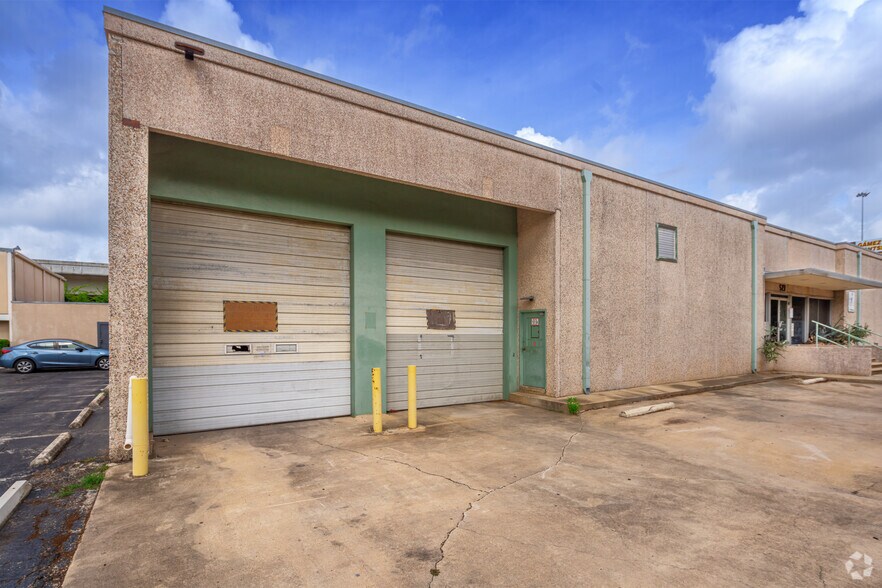 More Photos Of 523 Urban Loop, San Antonio Warehouse For Lease