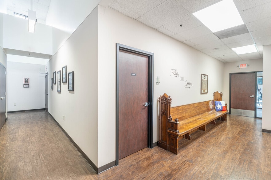 More Photos Of 1444 N Central Expy, McKinney Office For Sale