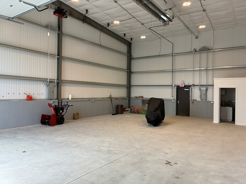 More Photos Of 579 Weeden St, Pawtucket Light Manufacturing For Sale