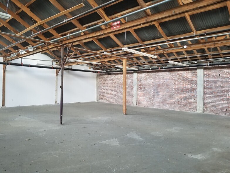More Photos Of 2001 Belgrave Ave, Huntington Park Manufacturing For Lease