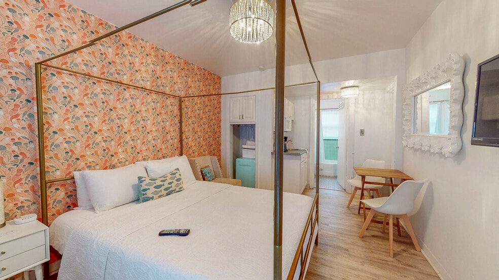 More Photos Of 10200 Gulf Blvd, Treasure Island Hotel For Sale