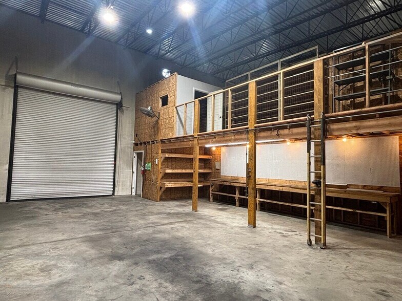 More Photos Of 4214 North Point Blvd SE, Dundalk Warehouse For Lease